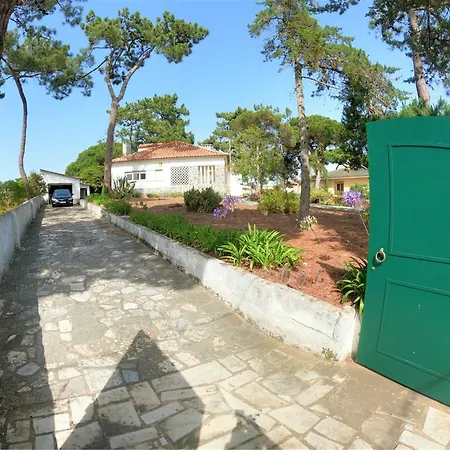 Sintra, Traditional Rustic V4 House In Colares, Sintra *